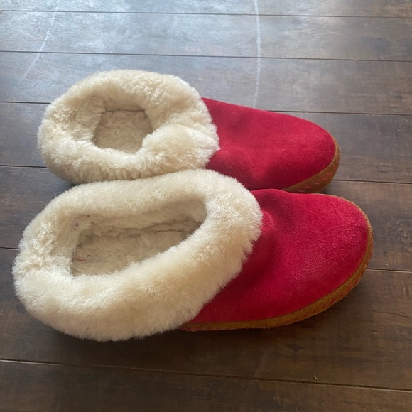 L.L. Bean Wicked Good  Squam Lake Shearling Lined Slippers - Picture 3 of 10
